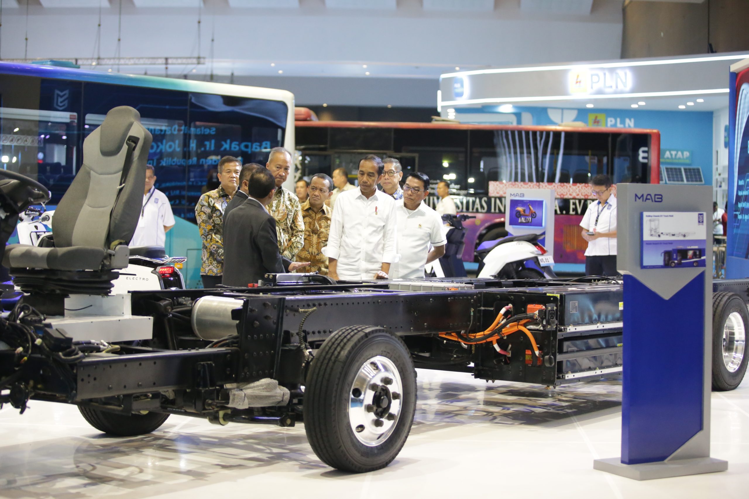 Introducing Various Types of Electric Vehicles, President Jokowi Praises PEVS 2024 Exhibition