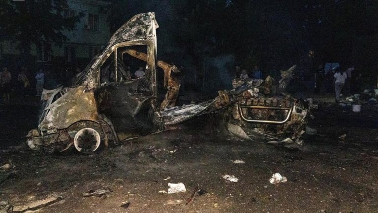 Tragedi di Sumy: Bus Sipil Jadi Sasaran Drone Rusia Tragedi di Sumy: Bus Sipil Jadi Sasaran Drone Rusia