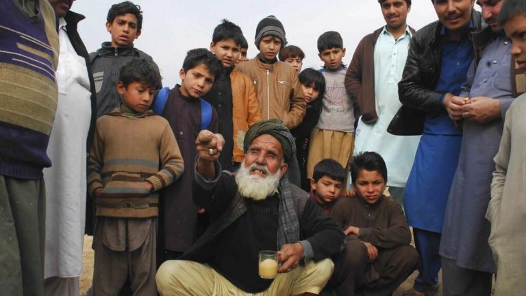 Deportasi Massal: Ribuan Warga Afghanistan Mengungsi dari Pakistan