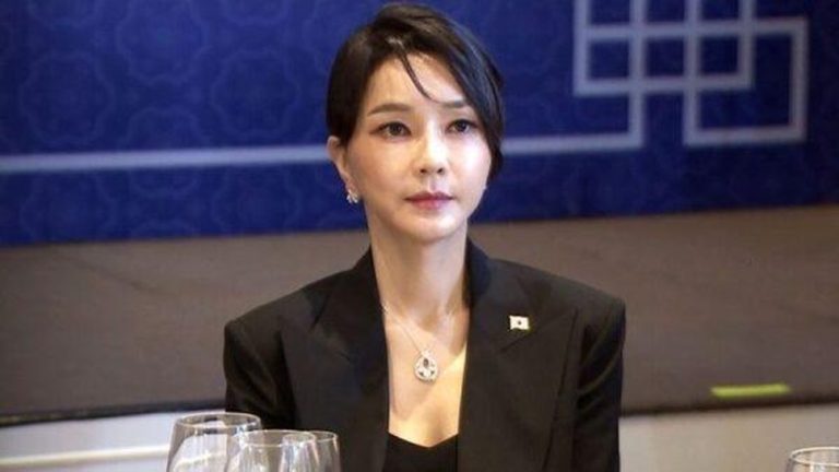 Mantan Ibu Negara Korsel Mendekam di Penjara!