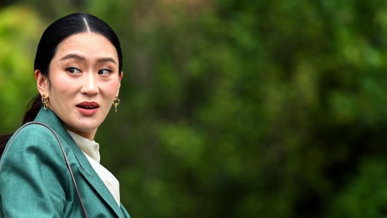 Skandal Telepon: PM Thailand Termuda Lengser!
