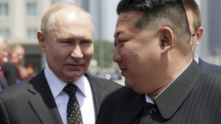 Rahasia Telepon Putin-Kim Sebelum Bertemu Trump