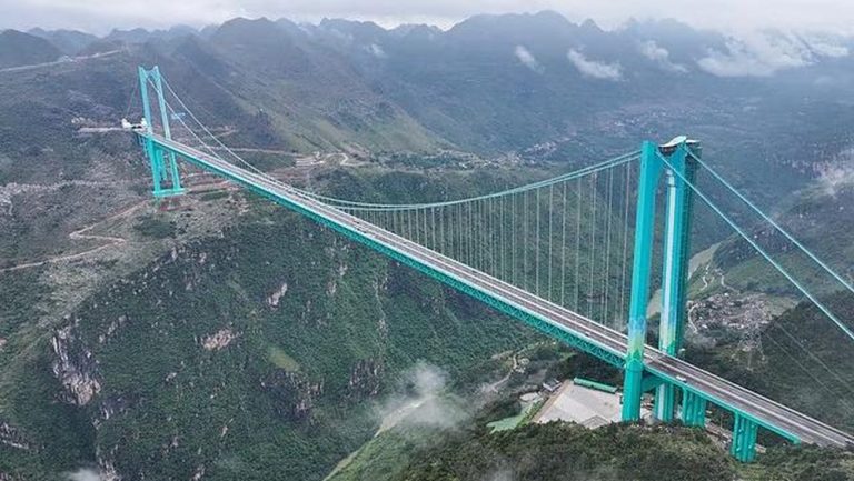 Hanya 2 Menit! Jembatan Tertinggi di Dunia Ini Bikin Tercengang