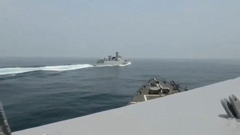 Kapal Perang Barat Tantang China di Selat Taiwan