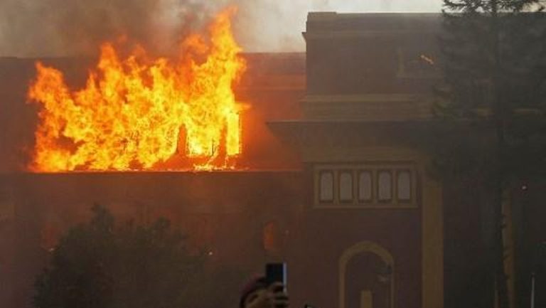 Aksi Brutal Demonstran Nepal: Menlu Dipukuli, Menkeu Dikejar!