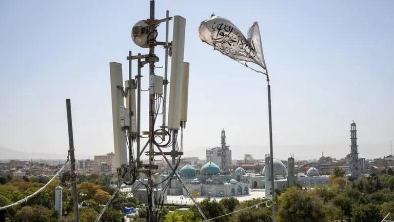 Afghanistan Gelap Gulita: Taliban Putus Akses Internet dan Telepon, Ada Apa Gerangan?