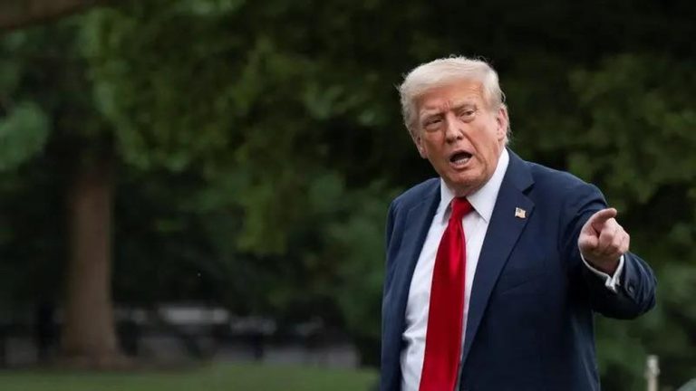 Ancaman Perang di Chicago: Trump vs. Gubernur Illinois