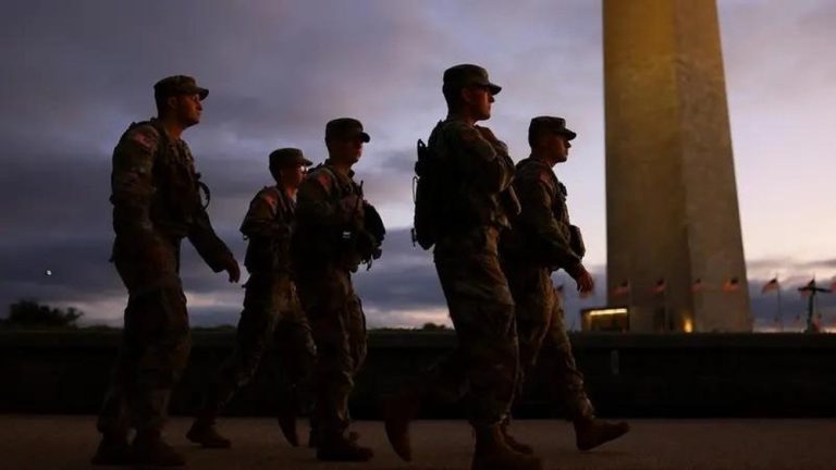 Serangan ke Chicago? Trump Kirim Tentara!