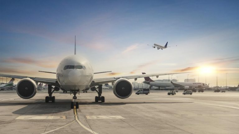 Detik-Detik Mencekam Airbus A320 Tergelincir di Rusia, Apa yang Terjadi?
