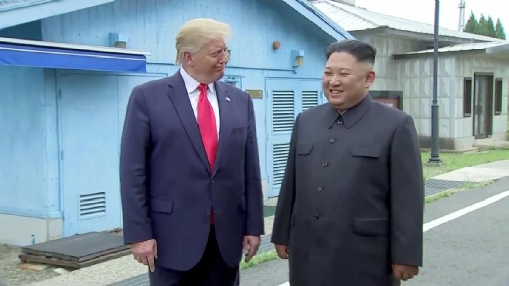 Trump dan Kim Jong Un: Pertemuan Dadakan di Perbatasan Korea?
