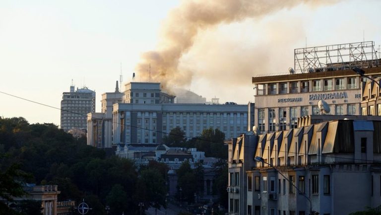 Kyiv Berduka: Serangan Rusia Tewaskan Anak-Anak, Listrik Padam Total!