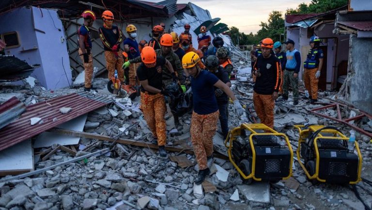 Filipina Berduka: Gempa Dahsyat Guncang Cebu, Puluhan Nyawa Melayang!