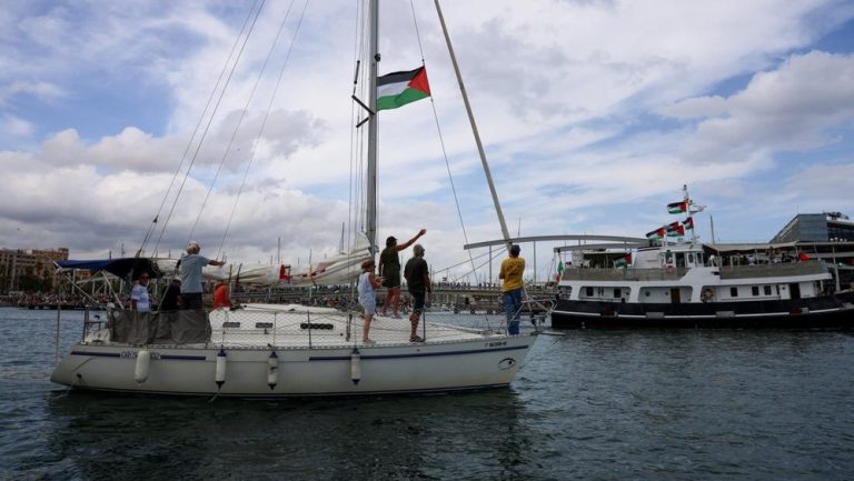 Israel Deportasi Ratusan Aktivis Pro-Palestina, Perlakuan Dinilai Tak Manusiawi Israel Deportasi Ratusan Aktivis Pro-Palestina, Perlakuan Dinilai Tak Manusiawi