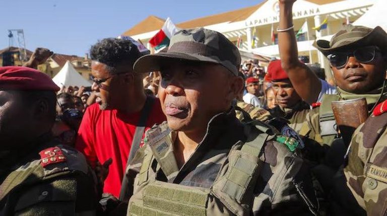 Madagaskar di Bawah Kendali Militer? Kolonel Siap Jadi Presiden! Madagaskar di Bawah Kendali Militer? Kolonel Siap Jadi Presiden!