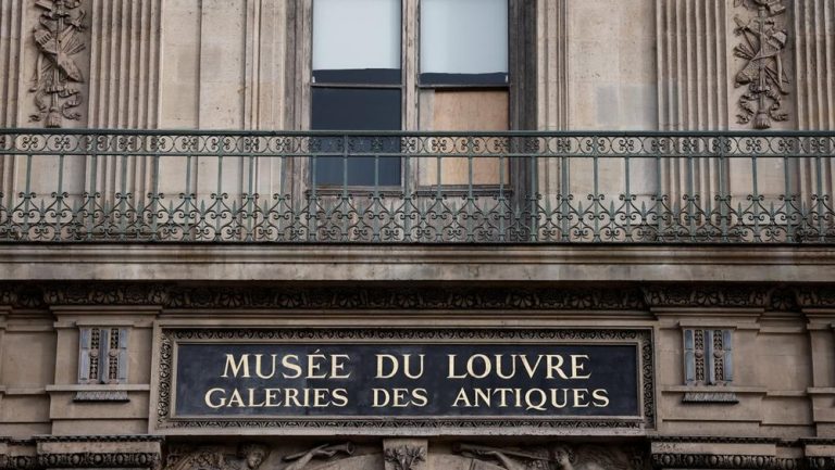 Incaran Kolektor Kaya? Tiara Napoleon III Raib dari Louvre! Incaran Kolektor Kaya? Tiara Napoleon III Raib dari Louvre!