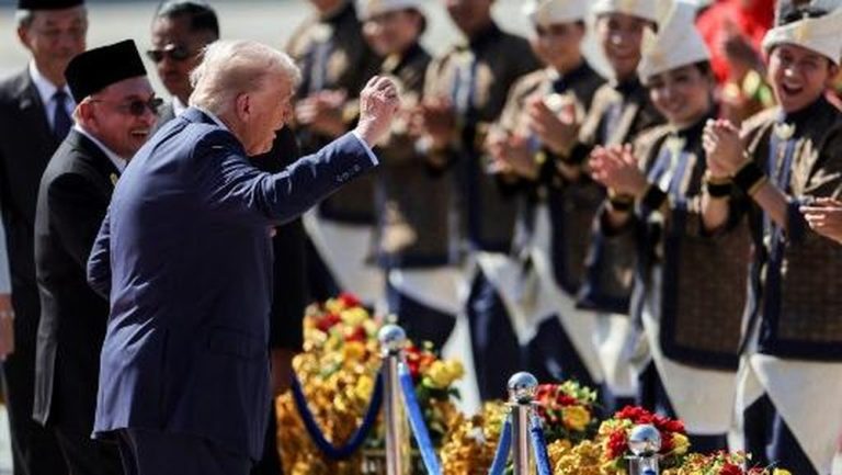 Trump Bikin Heboh di Malaysia: Joget Dadakan Hingga 'Sentilan' Penjara dari Anwar Ibrahim