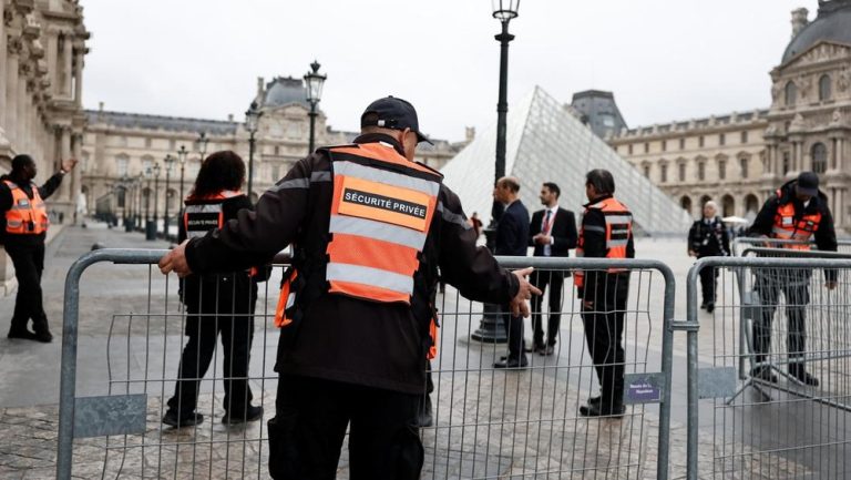 Louvre Geger! Dua Tersangka Pencurian Permata Mahkota Ditangkap, Satu Nyaris Kabur ke Luar Negeri Louvre Geger! Dua Tersangka Pencurian Permata Mahkota Ditangkap, Satu Nyaris Kabur ke Luar Negeri