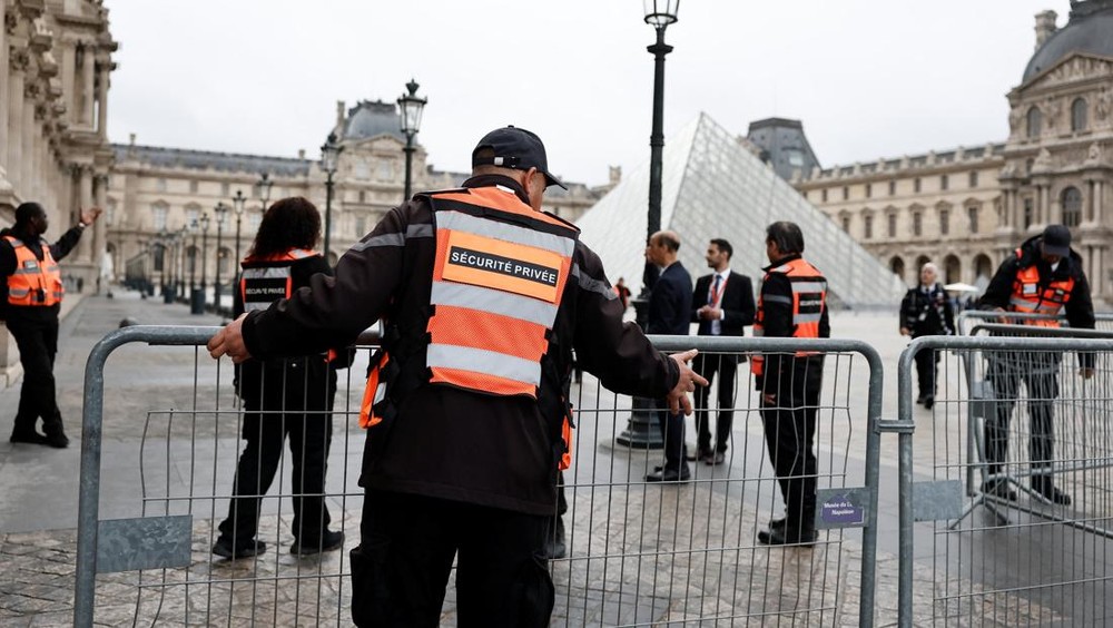 Louvre Geger! Dua Tersangka Pencurian Permata Mahkota Ditangkap, Satu Nyaris Kabur ke Luar Negeri