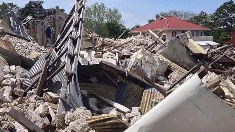 Filipina Berduka: Gempa Dahsyat Renggut Nyawa, Peringatan Tsunami Mencekam!