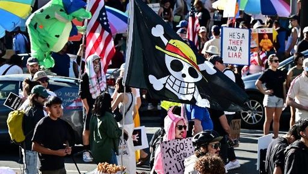 Trump Balas Demo Anti-Raja dengan Video AI Dirinya Jadi Penguasa?