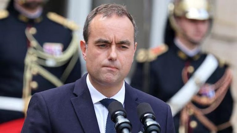 Drama Politik Prancis Berlanjut: Macron Pertahankan Lecornu di Kursi PM!
