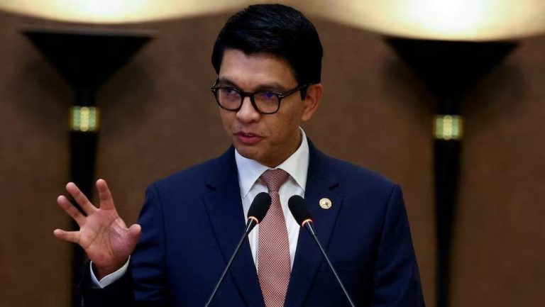 Presiden Madagaskar Sembunyi: Ada Apa Sebenarnya?