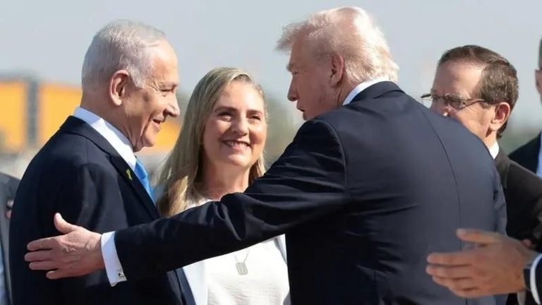 Kejutan! Trump Mendarat, Sandera Dibebaskan, Gaza Damai? Kejutan! Trump Mendarat, Sandera Dibebaskan, Gaza Damai?