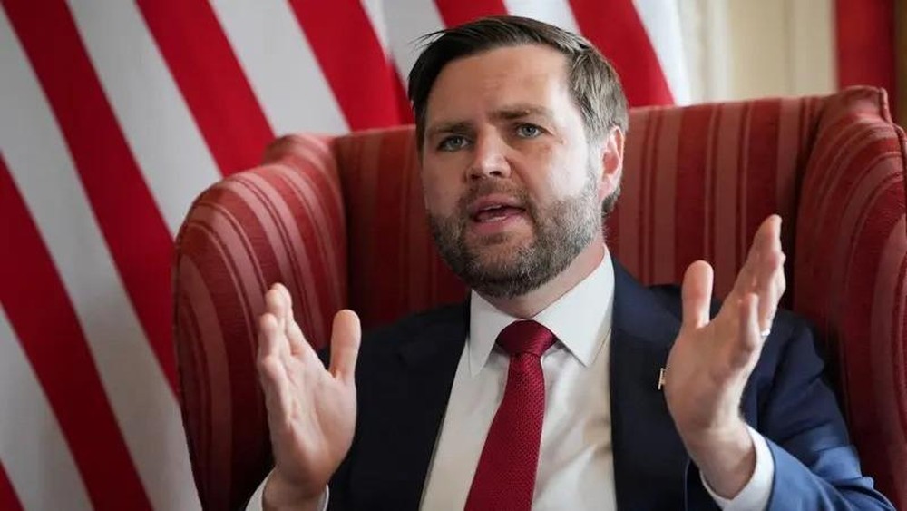 Internationalmedia.co.id -- Wakil Presiden Amerika Serikat, JD Vance, menyoroti tantangan besar dalam melucuti senjata Hamas dan membangun kembali Gaza yang damai. Pernyataan ini muncul saat kunjungannya ke Israel, di mana AS berupaya meyakinkan sekutunya tentang langkah-langkah selanjutnya dalam kesepakatan gencatan senjata di Gaza.