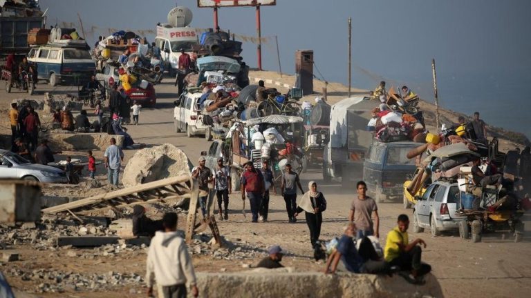Internationalmedia.co.id – Perundingan intensif antara Israel dan Hamas di Mesir tengah berlangsung untuk mencari solusi damai bagi konflik yang berkepanjangan. Namun, bayang-bayang pertempuran kembali menghantui, dengan militer Israel memberikan peringatan keras. Internationalmedia.co.id - Perundingan intensif antara Israel dan Hamas di Mesir tengah berlangsung untuk mencari solusi damai bagi konflik yang berkepanjangan. Namun, bayang-bayang pertempuran kembali menghantui, dengan militer Israel memberikan peringatan keras.