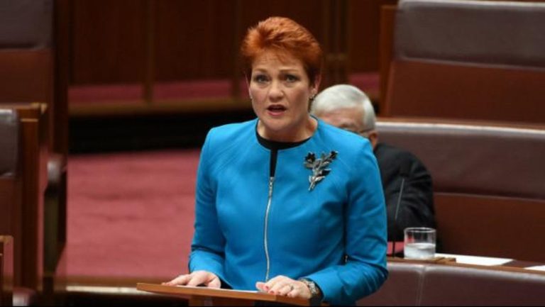 Politisi Australia Berulah, Kenakan Burqa di Parlemen Picu Kemarahan! Politisi Australia Berulah, Kenakan Burqa di Parlemen Picu Kemarahan!