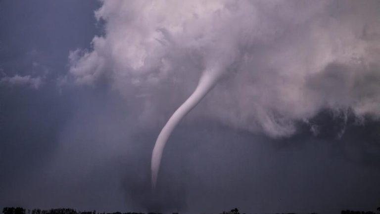 Brasil Berduka: Tornado Maut Hancurkan Kota, Puluhan Terluka! Brasil Berduka: Tornado Maut Hancurkan Kota, Puluhan Terluka!