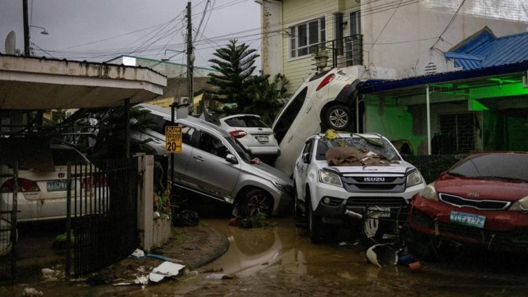 Filipina Berduka: Ratusan Nyawa Melayang Diterjang Topan Kalmaegi!