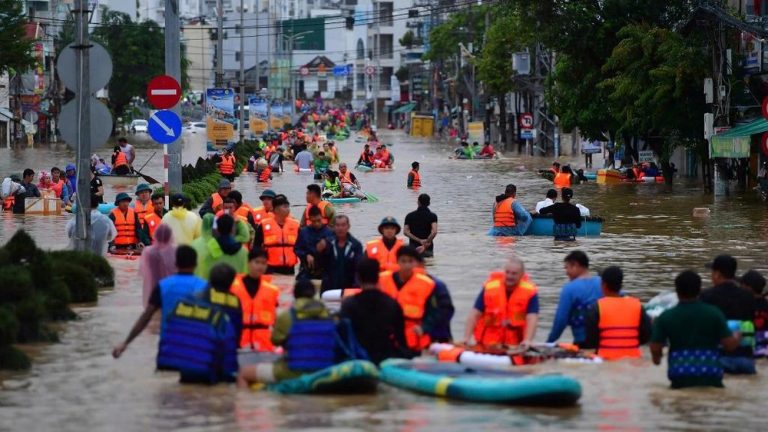 Vietnam Dihantui Bencana Ganda, Topan Verbena Mengintai! Vietnam Dihantui Bencana Ganda, Topan Verbena Mengintai!