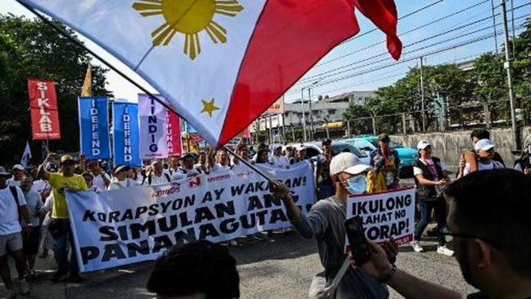 Skandal Banjir Filipina: Rakyat Menggugat, Istana Terancam?