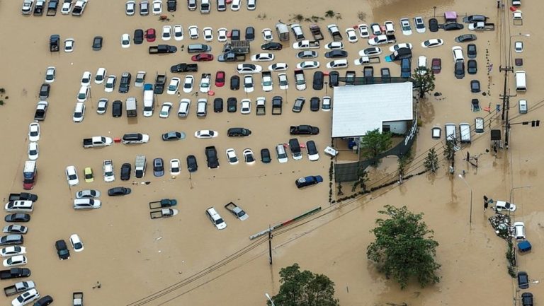 Thailand Berduka: Ratusan Nyawa Melayang Diterjang Banjir Bandang!