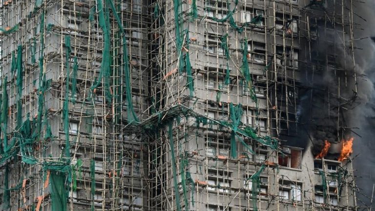 Api Neraka Hong Kong: Alarm Tak Berbunyi, Tragedi Mengintai