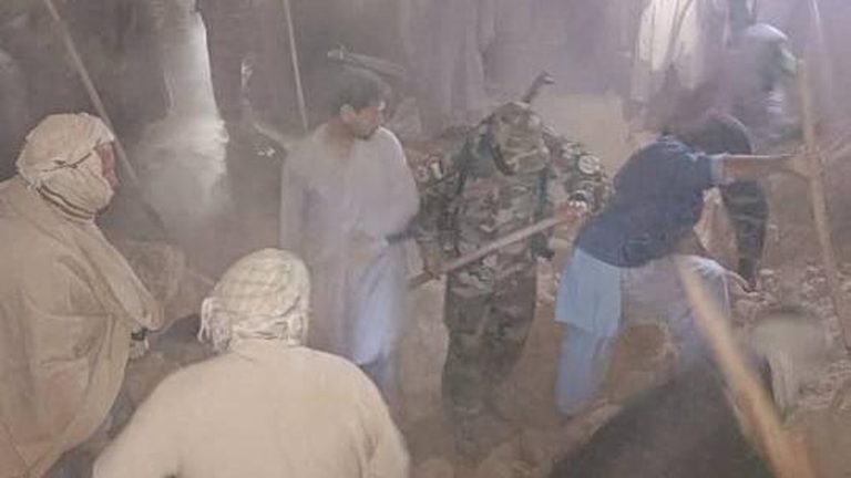 Afghanistan Berduka: Gempa Dahsyat Guncang, Puluhan Nyawa Melayang!
