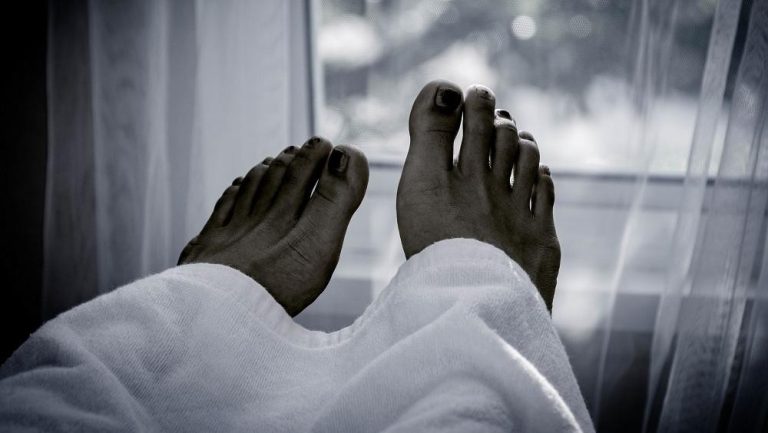 Kejutan di Krematorium: Wanita Ini Bangkit dari Peti Mati!