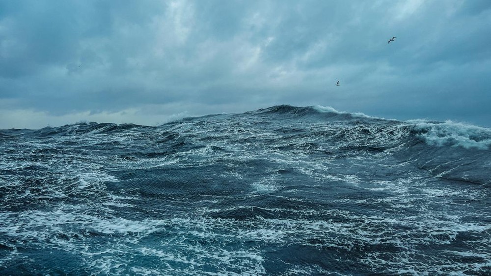 Keajaiban di Tengah Badai: Kisah Nyata 3 Pria Selamat dari Maut Setelah 40 Jam Terombang-ambing di Laut Vietnam