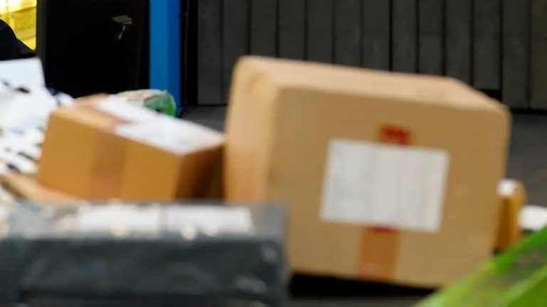 Paket Misterius Bikin Geger Pangkalan Militer AS, Korban Berjatuhan!