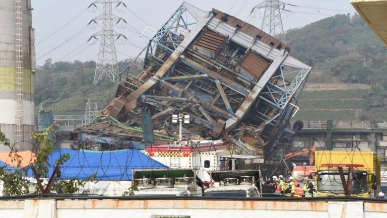 Tragedi Maut di Korsel Menara Listrik Runtuh Timpa Pekerja Tragedi Maut di Korsel Menara Listrik Runtuh Timpa Pekerja