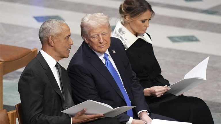 Obama Bongkar Habis 'Kegilaan' Trump, Ada Apa?