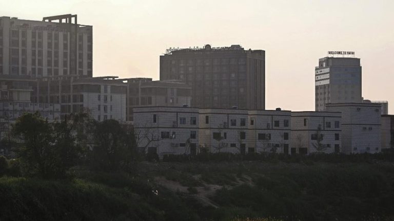 Myanmar Berantas Sarang Penipuan Online: Ratusan WNA Diciduk!