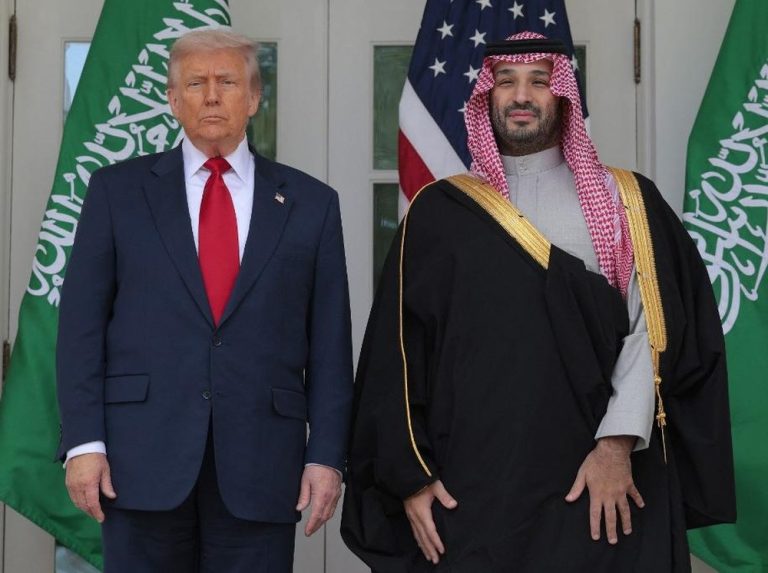 Internationalmedia.co.id – Inilah rangkuman lima berita internasional terpopuler hari ini, yang meliputi isu normalisasi hubungan Arab Saudi-Israel, penetapan status sekutu utama non-NATO untuk Saudi, penjualan jet tempur F-35, penggerebekan markas scam online di Myanmar, dan respons Meksiko terhadap ancaman AS. Internationalmedia.co.id - Inilah rangkuman lima berita internasional terpopuler hari ini, yang meliputi isu normalisasi hubungan Arab Saudi-Israel, penetapan status sekutu utama non-NATO untuk Saudi, penjualan jet tempur F-35, penggerebekan markas scam online di Myanmar, dan respons Meksiko terhadap ancaman AS.