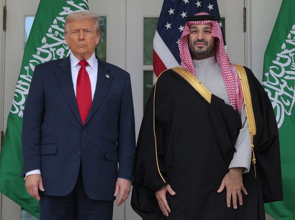 Internationalmedia.co.id - Inilah rangkuman lima berita internasional terpopuler hari ini, yang meliputi isu normalisasi hubungan Arab Saudi-Israel, penetapan status sekutu utama non-NATO untuk Saudi, penjualan jet tempur F-35, penggerebekan markas scam online di Myanmar, dan respons Meksiko terhadap ancaman AS.