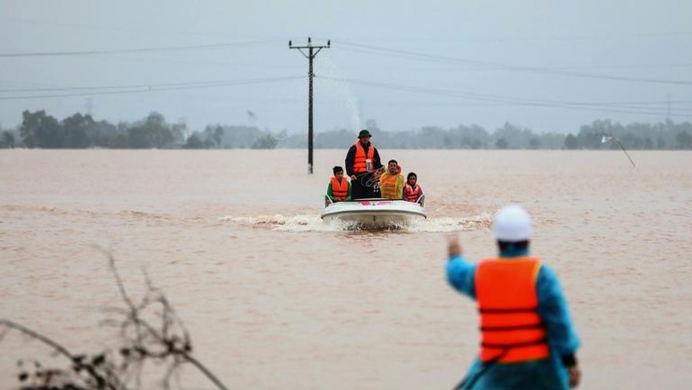 Vietnam Diterjang Banjir Dahsyat, Puluhan Nyawa Melayang!