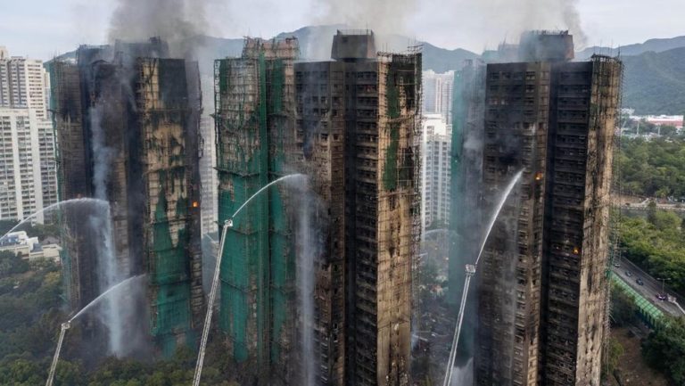Tragedi Mengerikan di Hong Kong: Jumlah Korban Kebakaran Apartemen Melonjak Drastis!