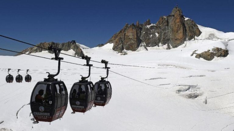 Liburan Ski Italia Kacau Kereta Gantung Bermasalah