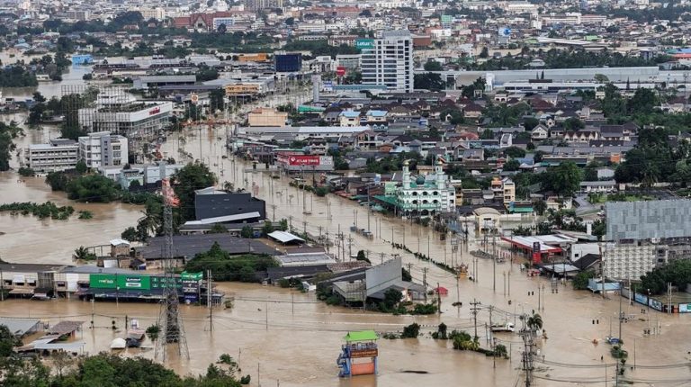 Tragedi Banjir Thailand: Ratusan Nyawa Melayang, Pemerintah Minta Maaf