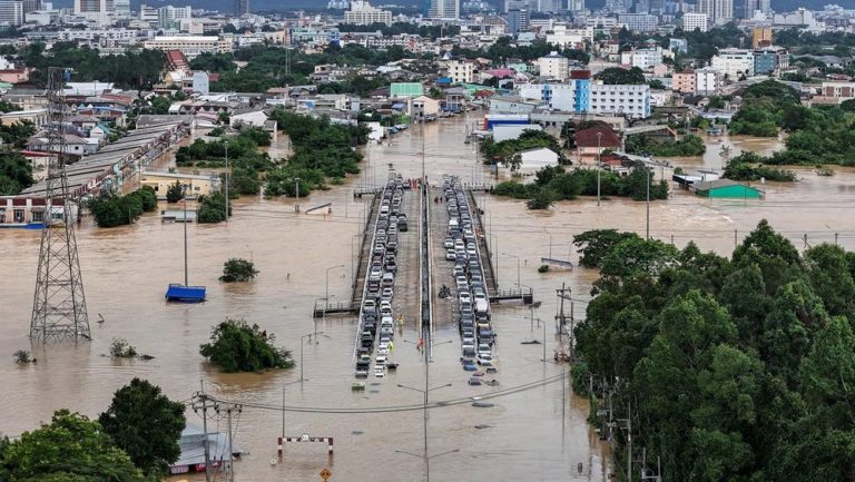 Thailand Hapus Birokrasi, Keluarga Korban Banjir Terima Dana Bantuan Fantastis!